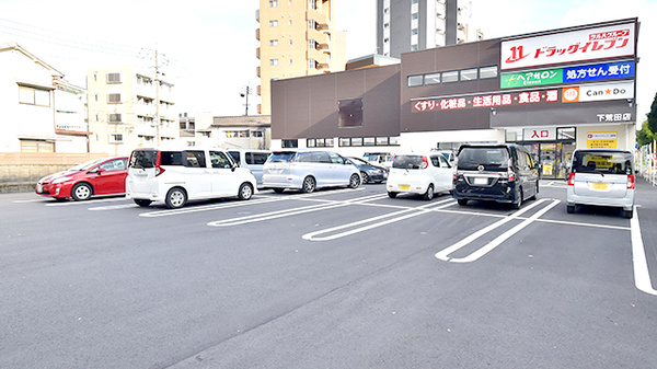 ドラッグイレブン薬局下荒田店の駐車場