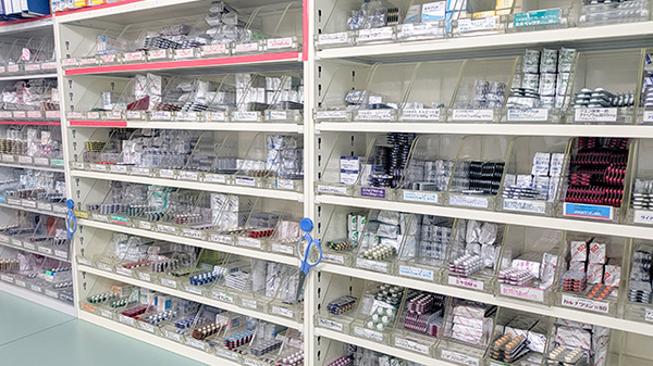 大洋薬局 南国分寺店の薬棚