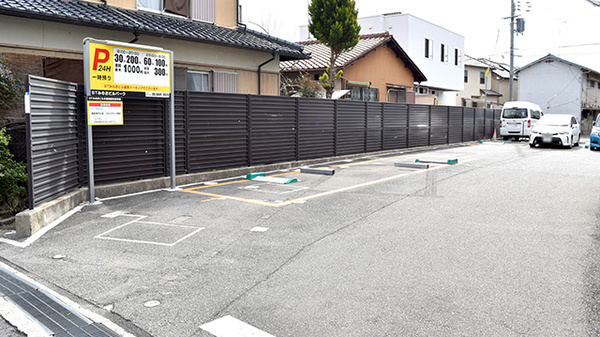 ドリーム薬局 箕面店の駐車場