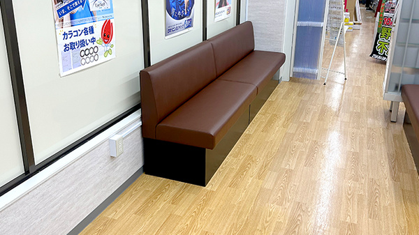 セキ薬局　堀の内町店の待合スペース