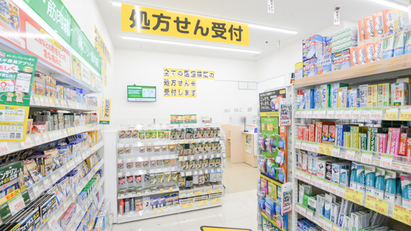 スギ薬局 お花茶屋店の入口