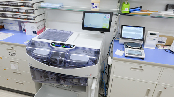 スギ薬局 お花茶屋店の調剤器具