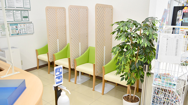 ドラッグセイムス戸田笹目薬局の待合スペース