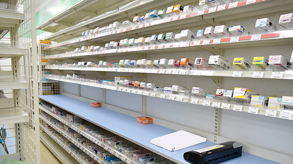 ドラッグセイムス戸田笹目薬局の薬棚