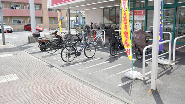 ドラッグセイムス戸田笹目薬局の駐輪場