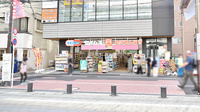 ドラッグセイムス北千住本町センター通り薬局の外観