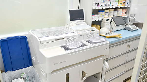 ドラッグセイムス北千住本町センター通り薬局の調剤器具