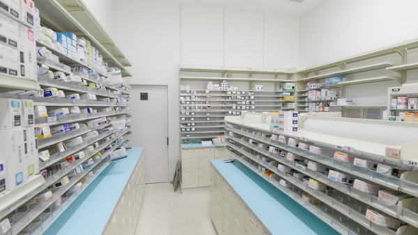調剤薬局ツルハドラッグなないろの里店の調剤室