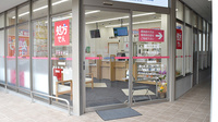 ココカラファイン薬局千里山駅前店の入口