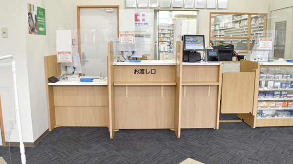ココカラファイン薬局千里山駅前店の受付/カウンター