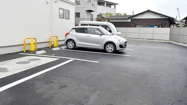 マリン薬局　品野店の駐車場
