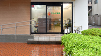エムズ薬局の入口