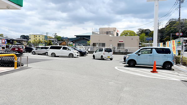 ウエルシアプラス薬局大野城若草店の駐車場