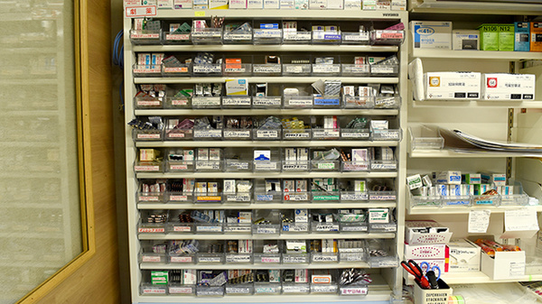 平成調剤薬局 西野町店の薬棚