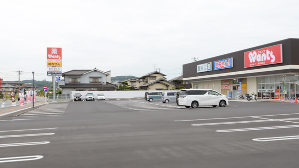 ウォンツ福山松永薬局の駐車場