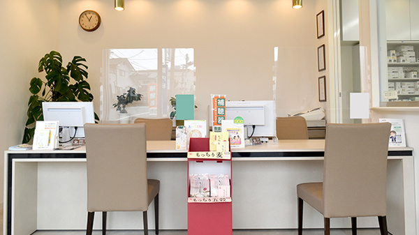さかなし薬局須恵店の受付/カウンター