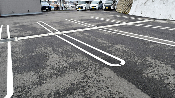 さかなし薬局須恵店の駐車場