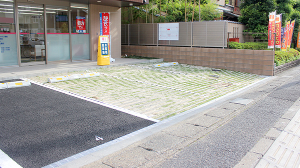 ココカラファイン薬局北浦和元町店の駐車場