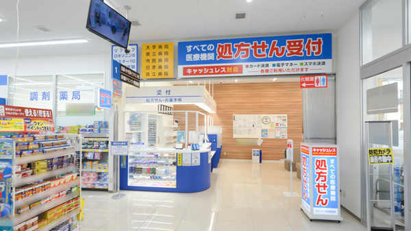 ウォンツ大町西薬局の入口