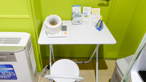 調剤薬局ツルハドラッグ仙台柳生店の血圧計