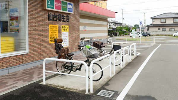 調剤薬局ツルハドラッグ仙台柳生店の駐輪場