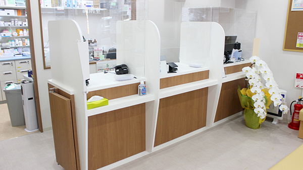 フラワー薬局 代々木上原2号店の受付/カウンター