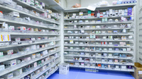 調剤薬局ツルハドラッグ盛岡向中野東店の薬棚