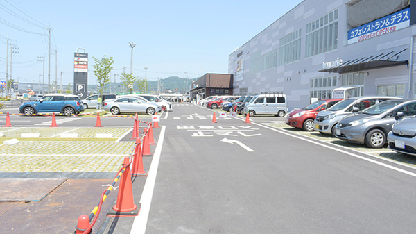 プラザ薬局　トナリエ星田店の駐車場