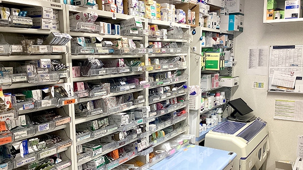 みつば薬局 草加店の薬棚