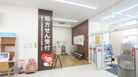 レデイ薬局　新居浜松木店の入口