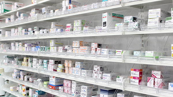 セキ薬局　蕨西店の薬棚