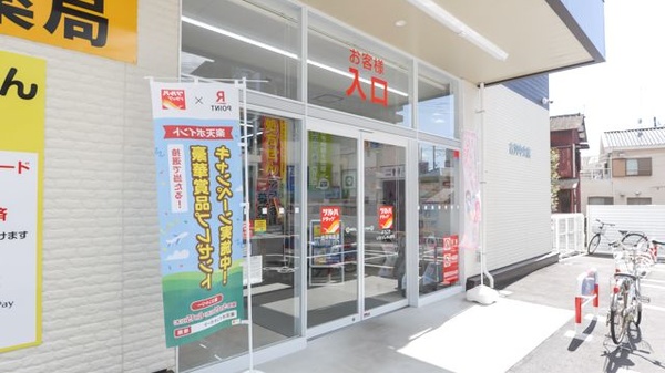 調剤薬局ツルハドラッグ古河中央店の入口