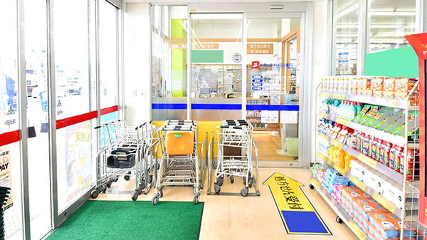 ドラッグイレブン薬局バークレーズ浦添店の入口