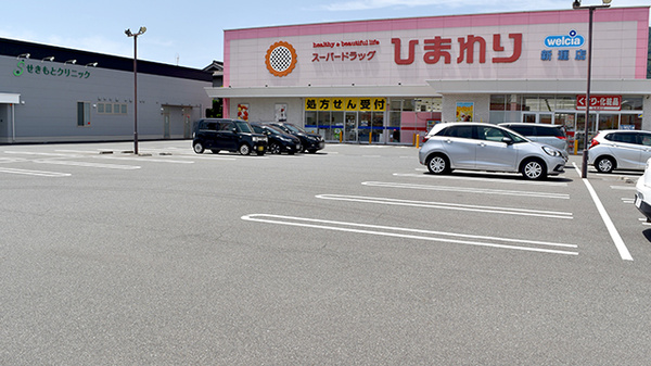 ププレひまわり薬局新涯店の駐車場