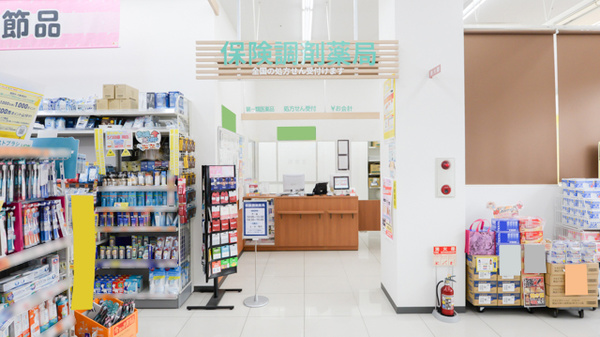 薬局くすりの福太郎 東道野辺店の入口