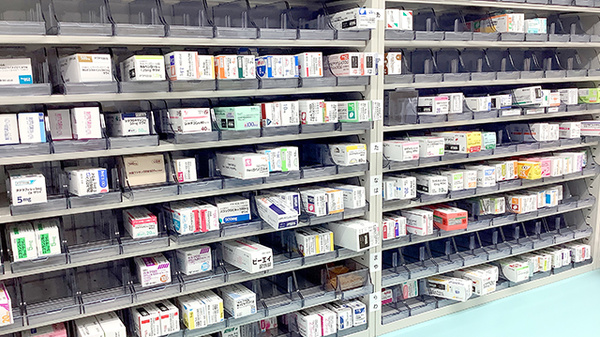 くすりのダイイチ薬局　東伏見北口店の薬棚