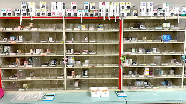 ナカジマ薬局オンライン調剤センターの薬棚