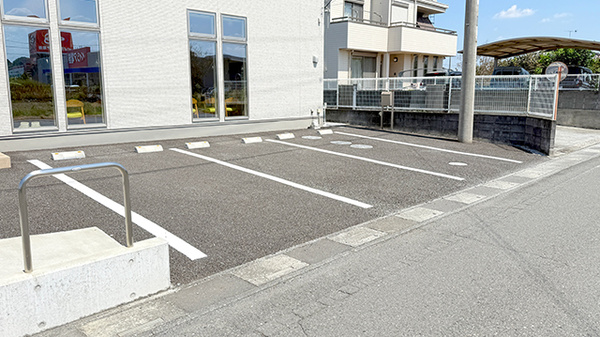はぎわら薬局の駐車場