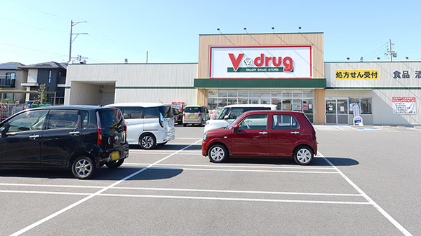 V･drug　武豊西薬局の駐車場