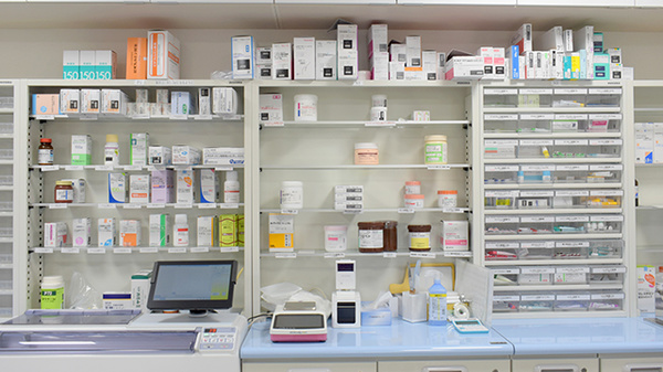 ミント薬局 下祇園店の薬棚