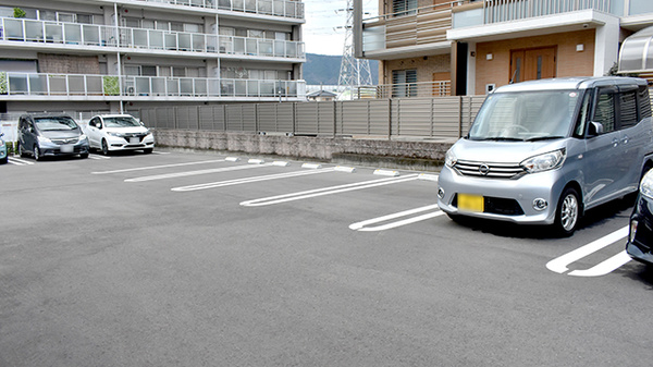 よつば薬局瑞穂店の駐車場