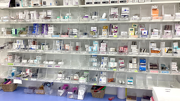 メイプル薬局水戸島店の薬棚