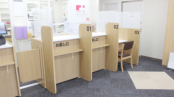 ココカラファイン薬局淵野辺駅前店の受付/カウンター