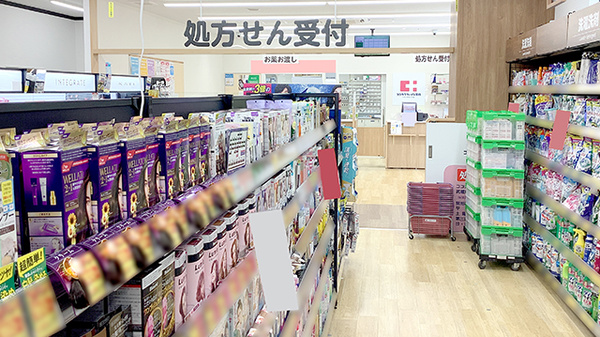 ココカラファイン薬局武蔵境店の入口