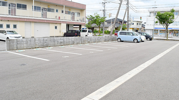 ユーカリ薬局の駐車場