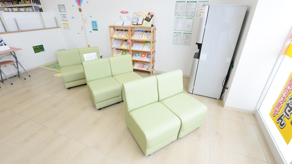 スギ薬局 津幡店の待合スペース