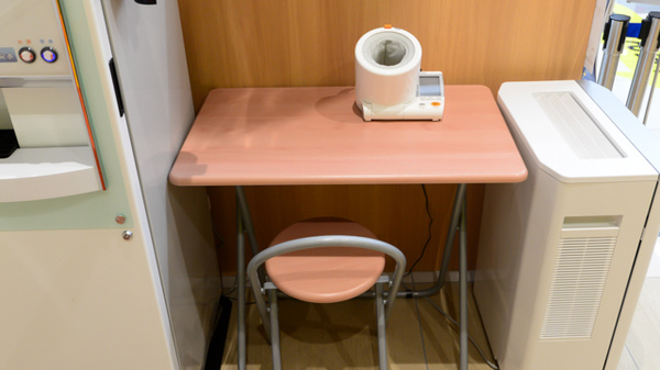 調剤薬局ツルハドラッグ十和田中央店の血圧計