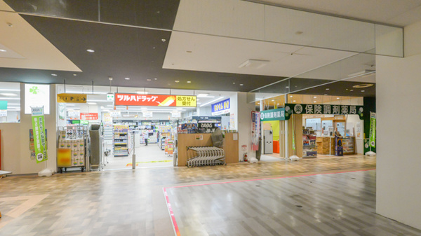 調剤薬局ツルハドラッグ所沢東町店の外観