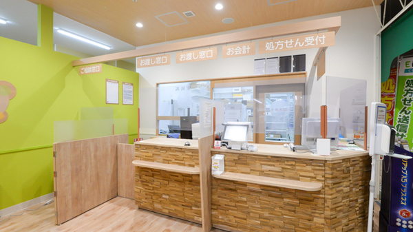 調剤薬局ツルハドラッグ所沢東町店の受付/カウンター