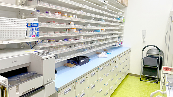 コクミン薬局　ペリエ西船橋店の調剤室